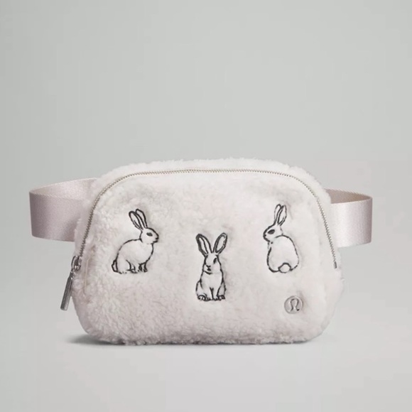lululemon athletica Handbags - LULULEMON NWT Everywhere Belt Bag 1L Fleece New Year